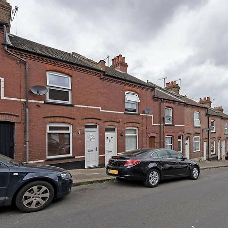 Cambridge House - Modern 2 Bedroom House, Close To Luton Airport & Town Centre المظهر الخارجي الصورة