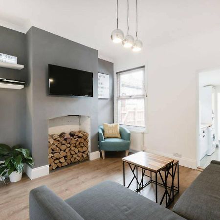 Cambridge House - Modern 2 Bedroom House, Close To Luton Airport & Town Centre المظهر الخارجي الصورة