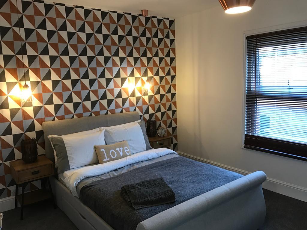 Cambridge House - Modern 2 Bedroom House, Close To Luton Airport & Town Centre المظهر الخارجي الصورة