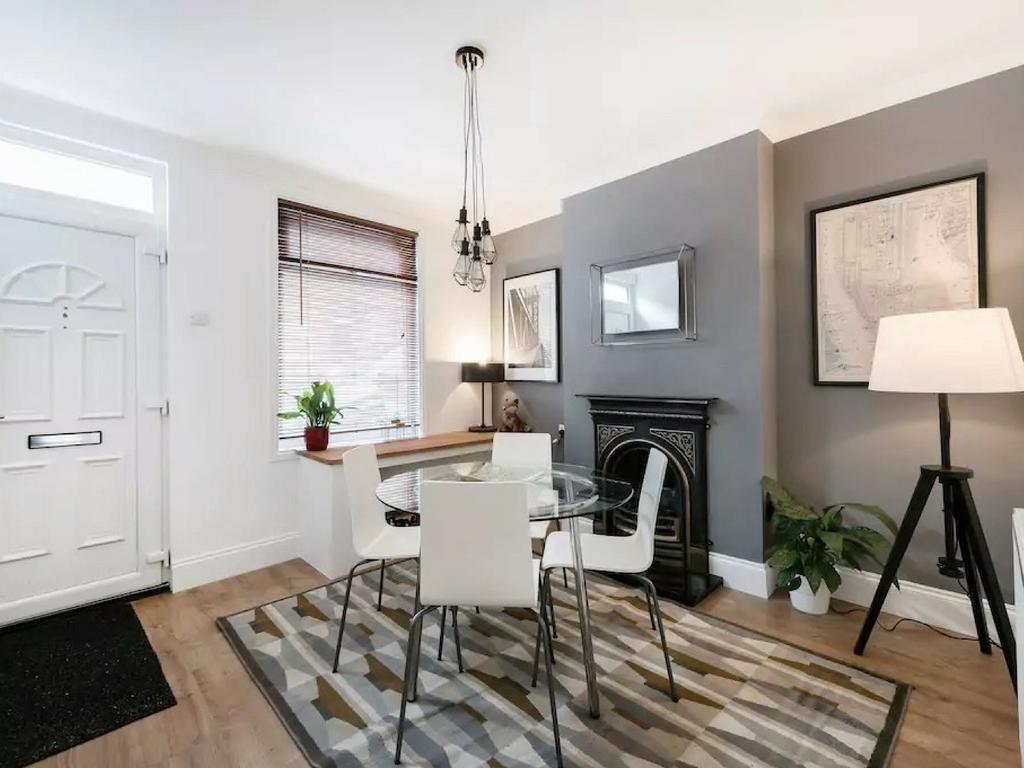 Cambridge House - Modern 2 Bedroom House, Close To Luton Airport & Town Centre المظهر الخارجي الصورة