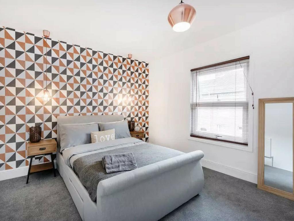 Cambridge House - Modern 2 Bedroom House, Close To Luton Airport & Town Centre المظهر الخارجي الصورة